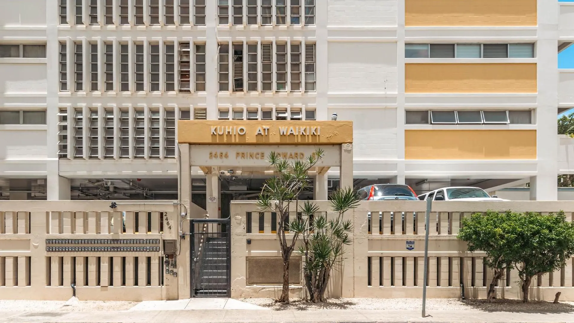 Kuhio At Waikiki 2Br And 2Ba Condo Near Beach With Parking Honolulu