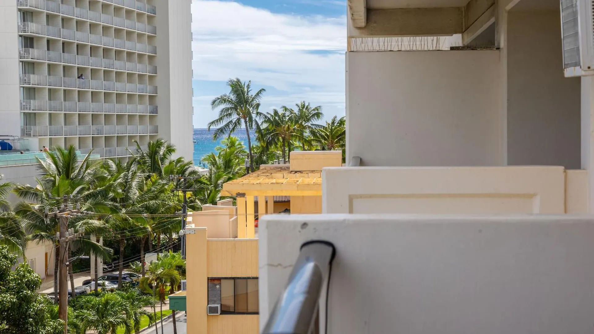 Kuhio At Waikiki 2Br And 2Ba Condo Near Beach With Parking Honolulu