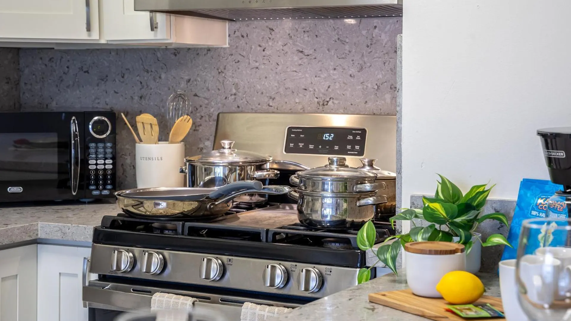 Kuhio At Waikiki 2Br And 2Ba Condo Near Beach With Parking Honolulu 0*,