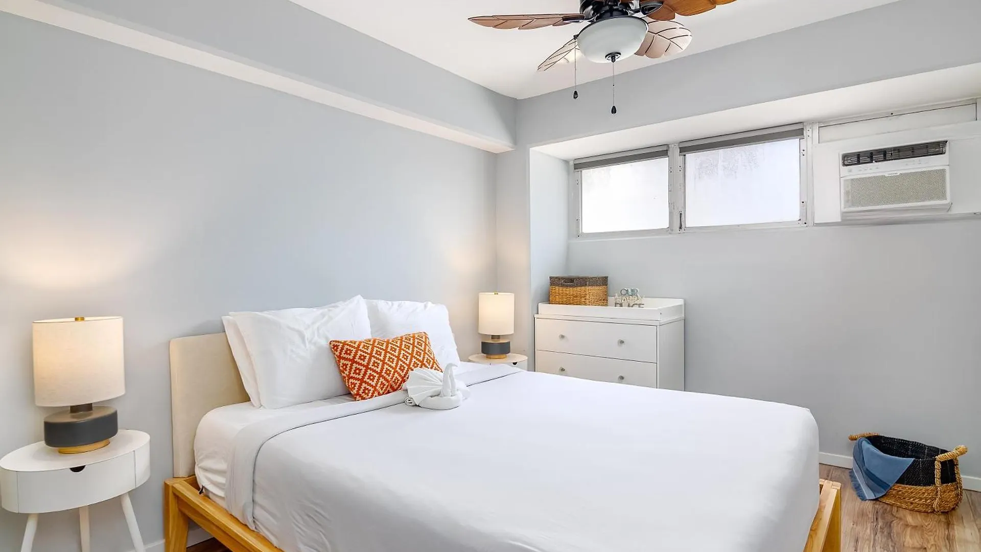 Apartamento Kuhio At Waikiki 2Br And 2Ba Condo Near Beach With Parking Honolulu