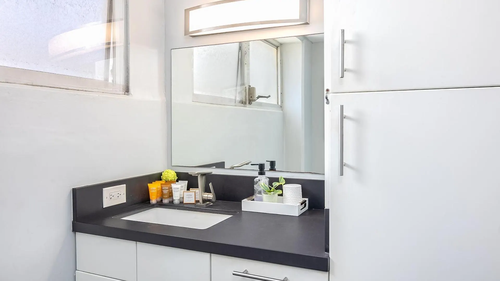 Apartamento Kuhio At Waikiki 2Br And 2Ba Condo Near Beach With Parking Honolulu Estados Unidos