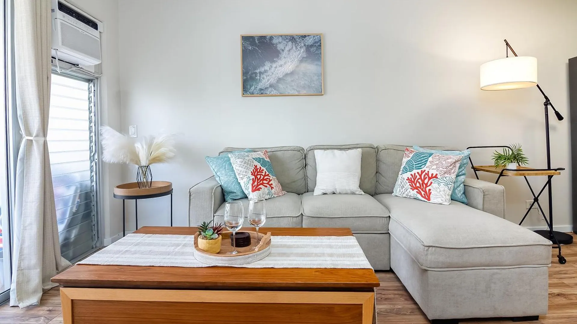 Kuhio At Waikiki 2Br And 2Ba Condo Near Beach With Parking Honolulu 0*,  Estados Unidos