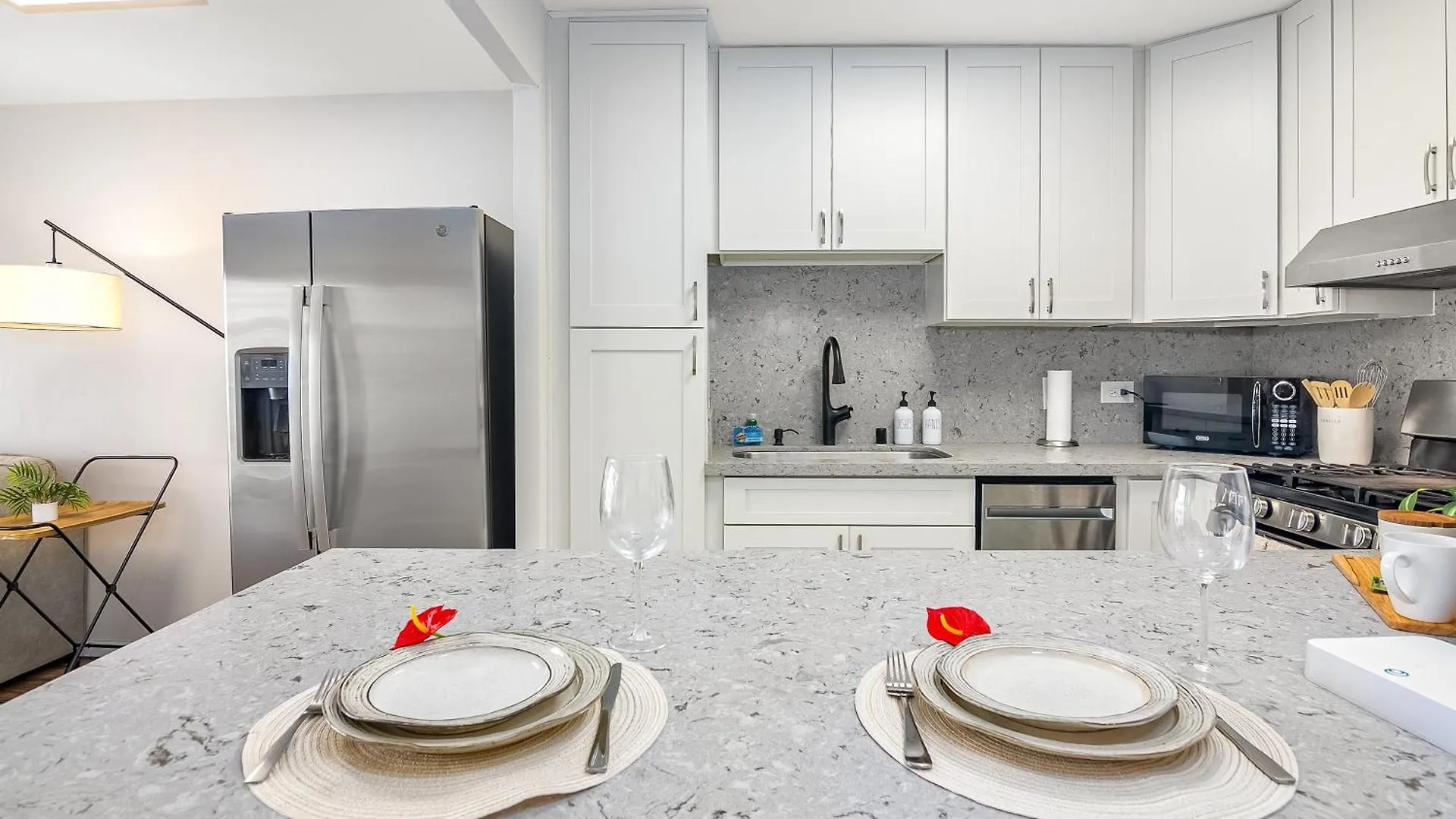 Kuhio At Waikiki 2Br And 2Ba Condo Near Beach With Parking Honolulu