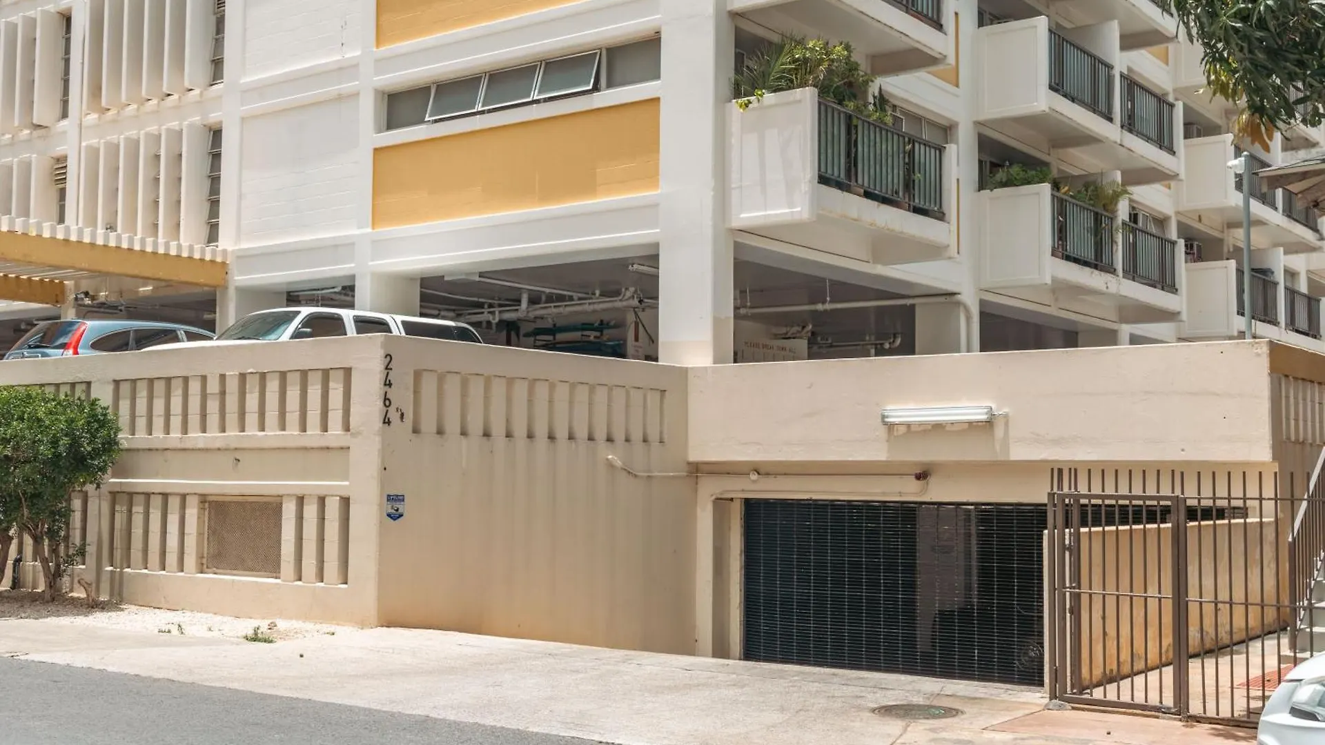 Kuhio At Waikiki 2Br And 2Ba Condo Near Beach With Parking Honolulu