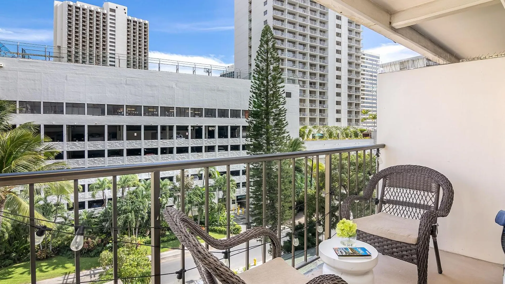 Kuhio At Waikiki 2Br And 2Ba Condo Near Beach With Parking Honolulu