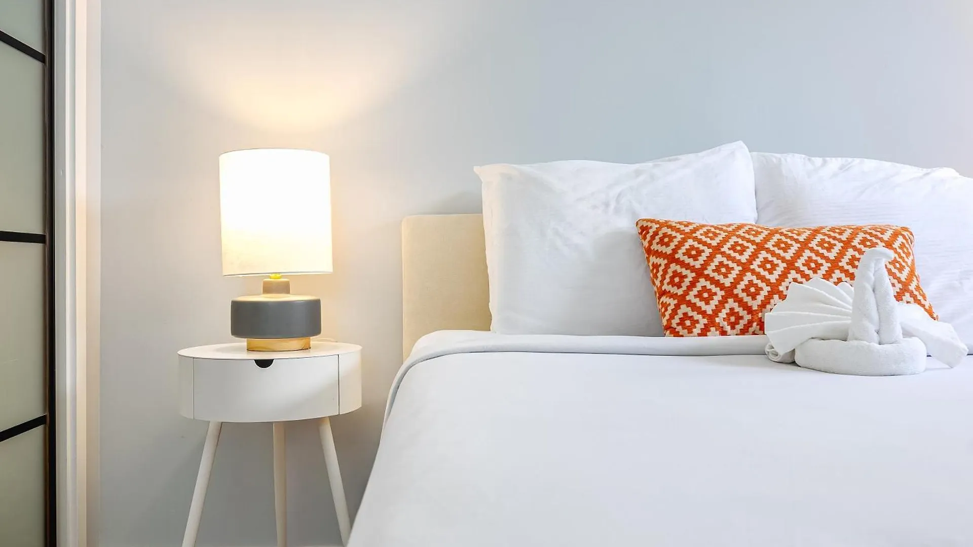Kuhio At Waikiki 2Br And 2Ba Condo Near Beach With Parking Honolulu