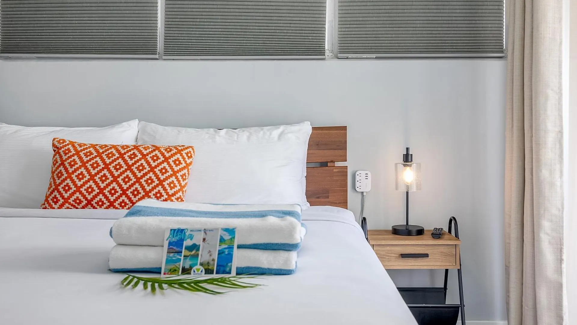 Kuhio At Waikiki 2Br And 2Ba Condo Near Beach With Parking Honolulu Apartment