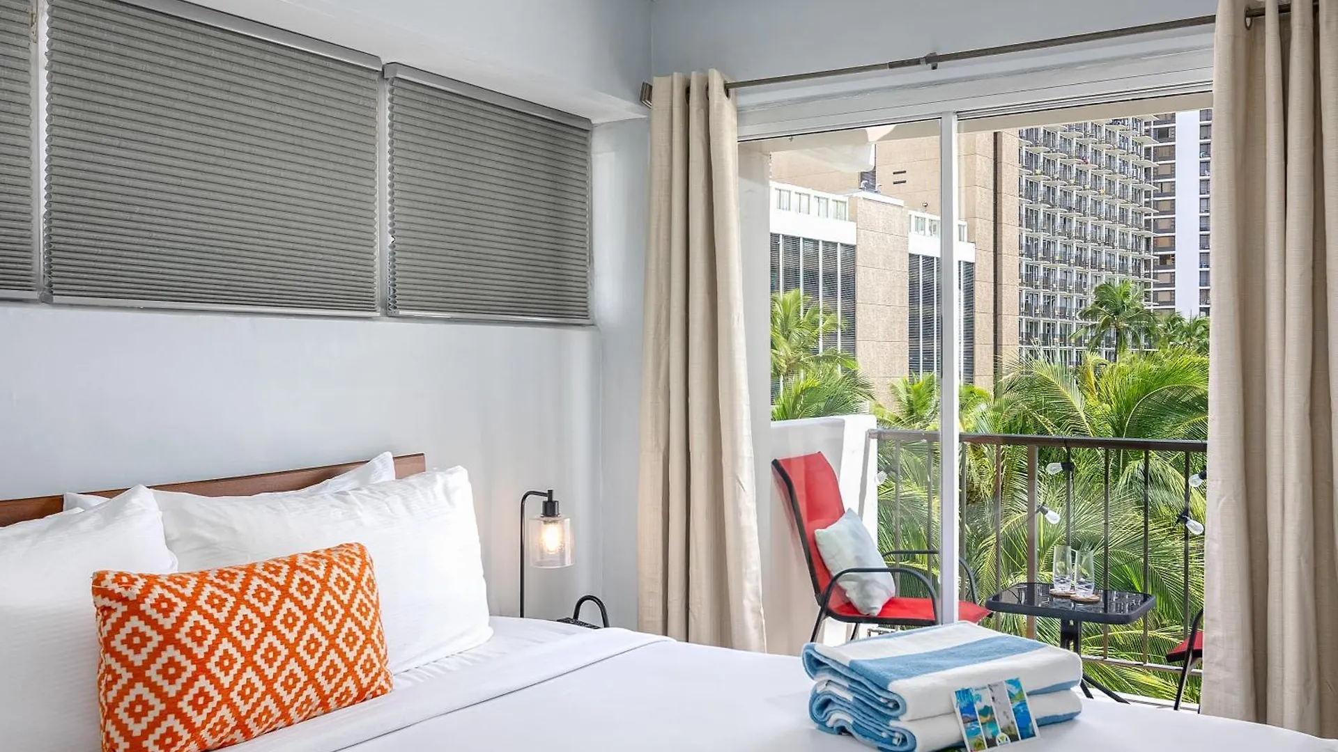 Kuhio At Waikiki 2Br And 2Ba Condo Near Beach With Parking Honolulu