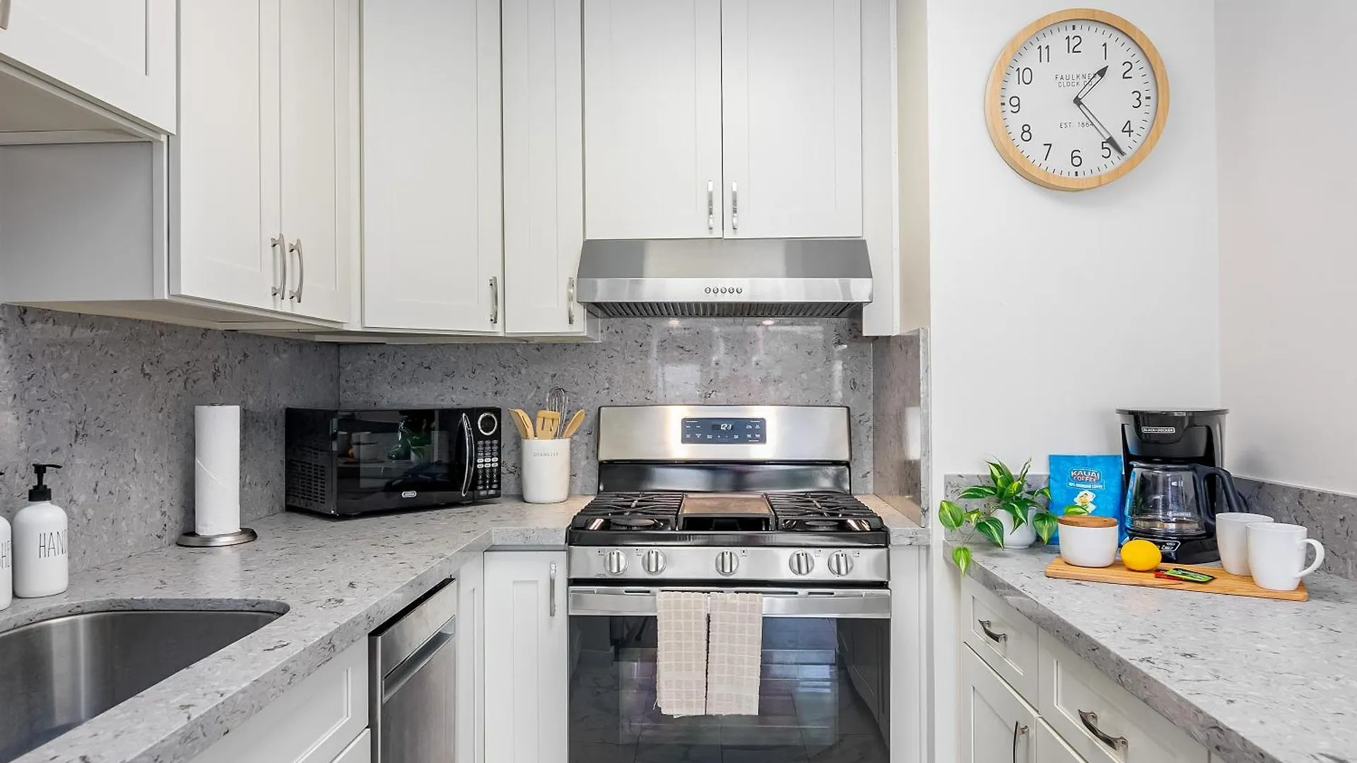 Apartment Kuhio At Waikiki 2Br And 2Ba Condo Near Beach With Parking Honolulu